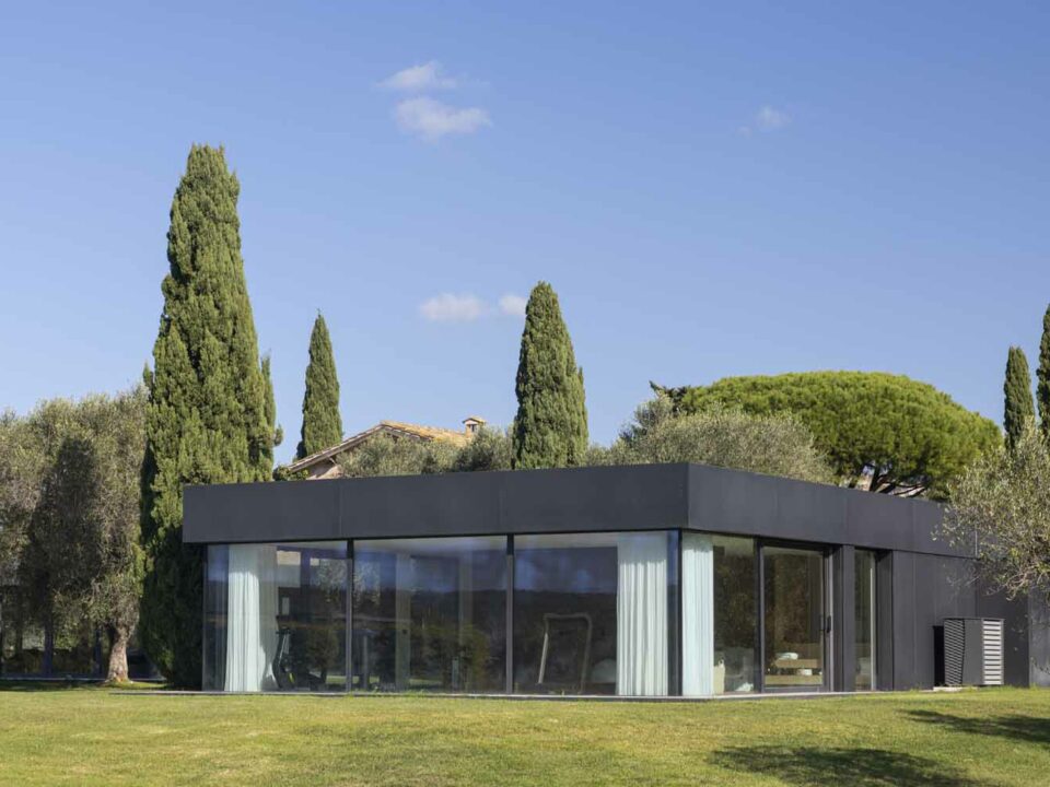 Dependance in legno di una villa